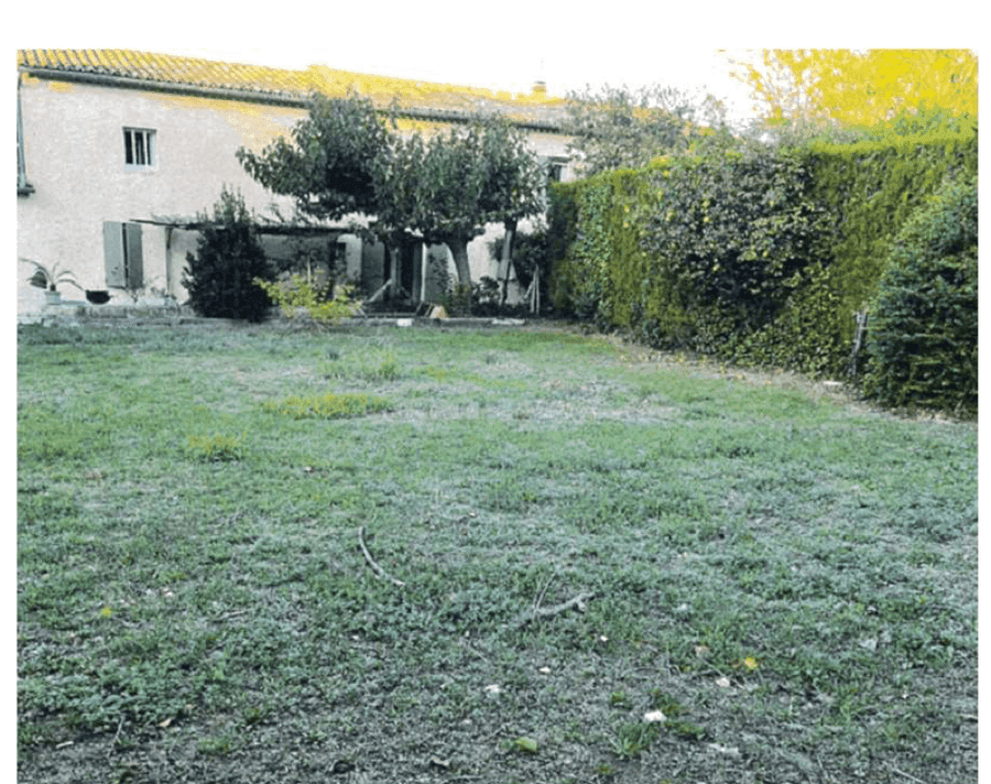 Photo d'environnement proche du terrain